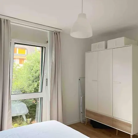 Calme Et Lumineux De 2,5 Pces Proche Lausanne Διαμέρισμα *