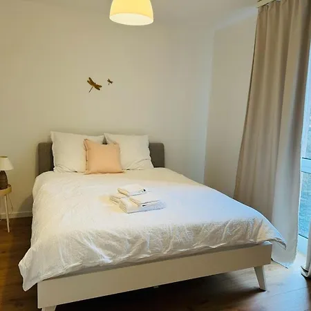 Calme Et Lumineux De 2,5 Pces Proche Lausanne Διαμέρισμα *